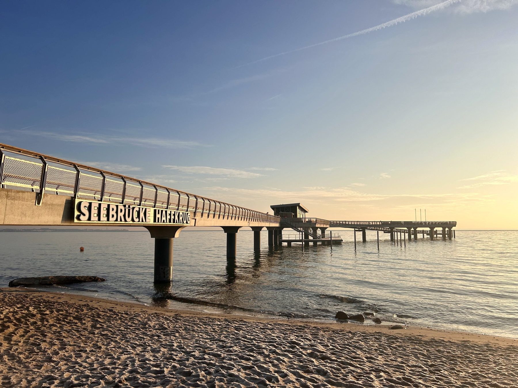Seebrücke Haffkrug im Abendlicht
