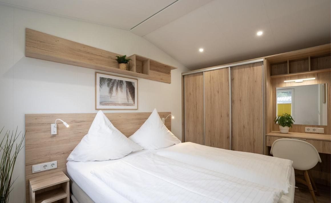 Schlafzimmer mit Doppelbett